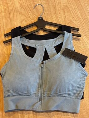 VINA Light Green And Black Front-Zip Supportive Sports Bra